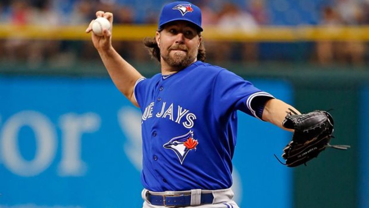 Blue Jays' R.A. Dickey wins Gold Glove